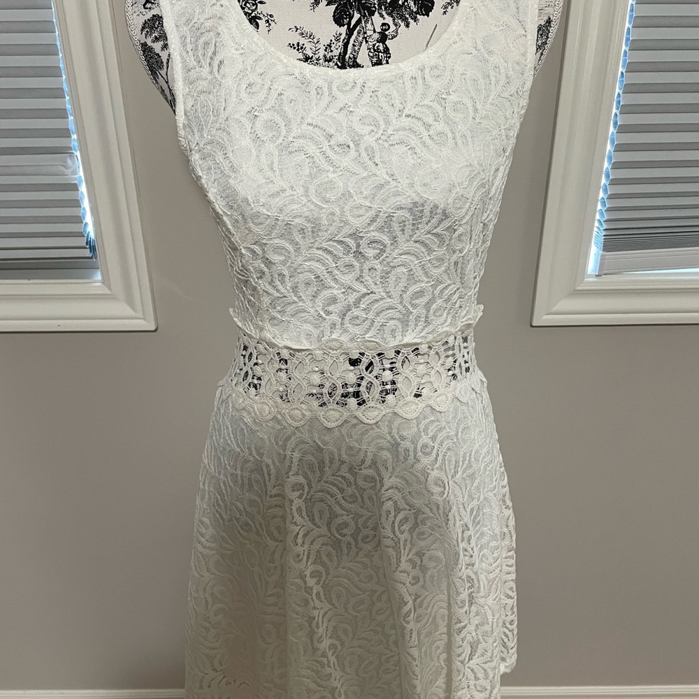 BNWT Elegant White Lace Dress